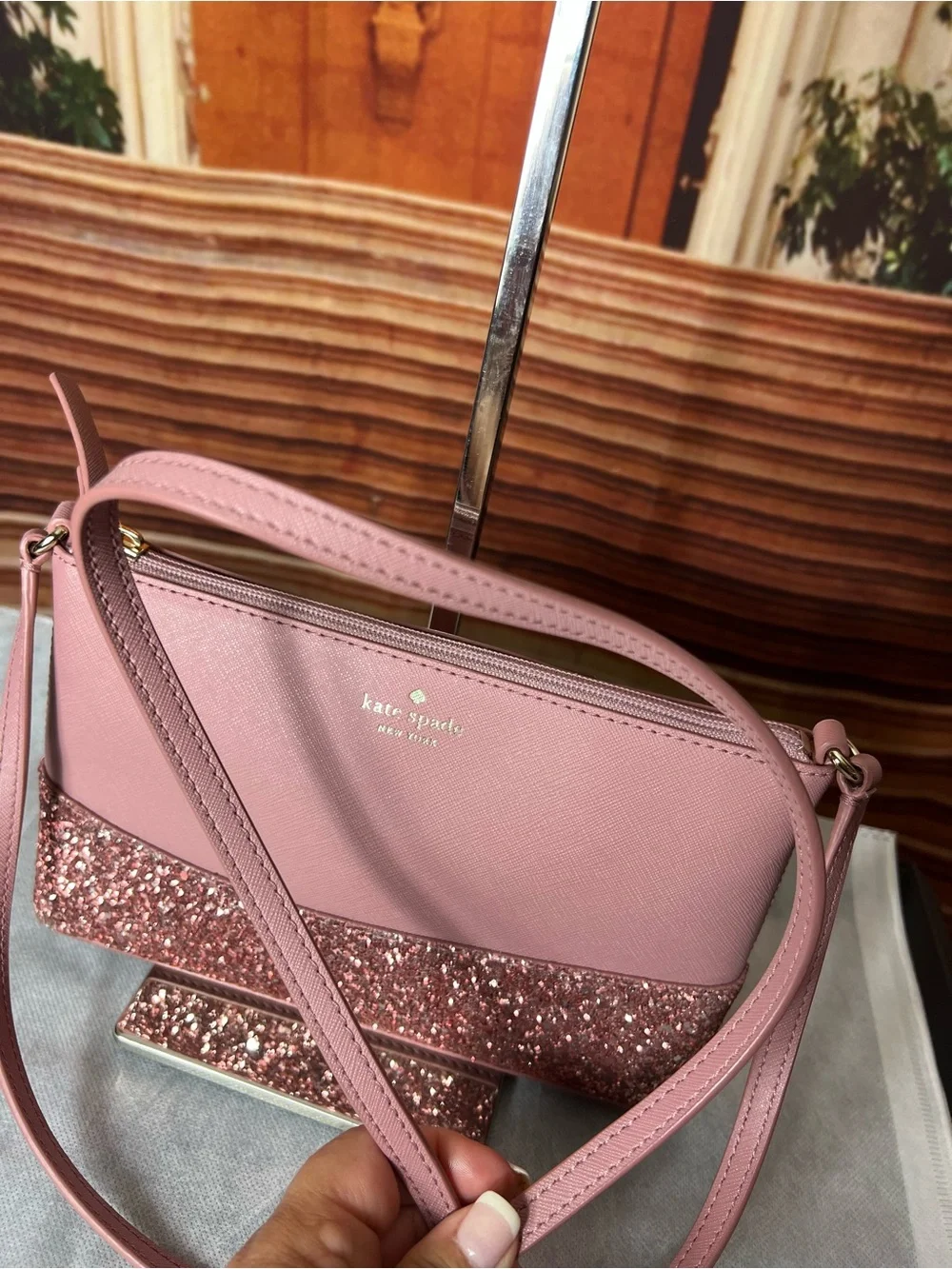 NWOT Kate Spade Leather Greta Court Glitter Ramey Crossbody Bag, Zip Closure 💖